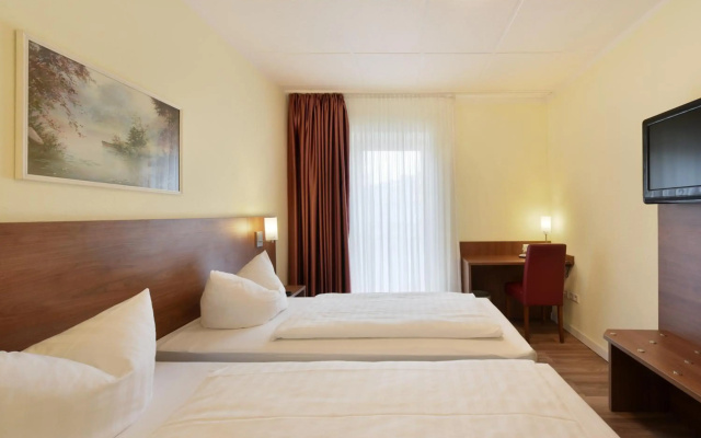 The First Stay Hotel