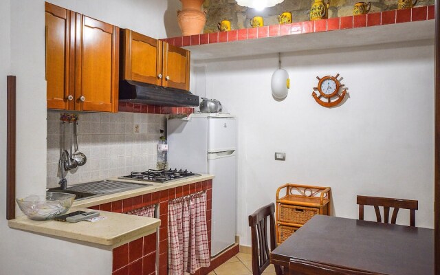 Beautiful Apartment in Pozzallo With Wifi and 2 Bedrooms
