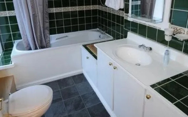 The Three Wheat Heads