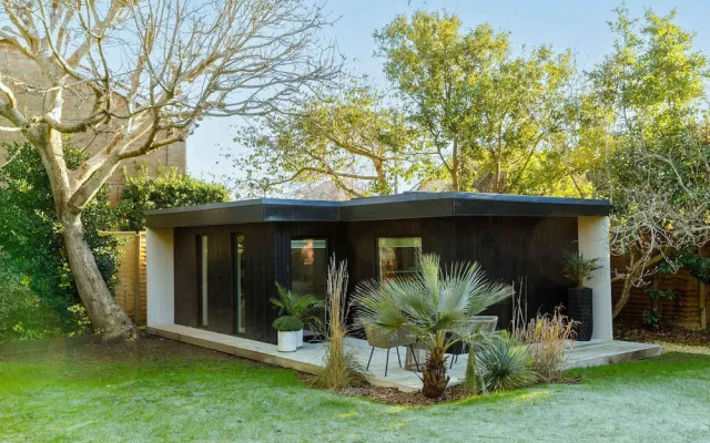 Stylish 4 Bed Home Close to Beach