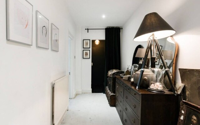 Modern & Beautiful Garden Apartment in Hammersmith, London