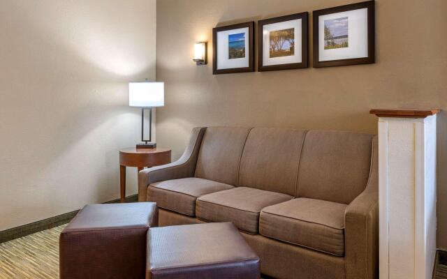 Comfort Suites North