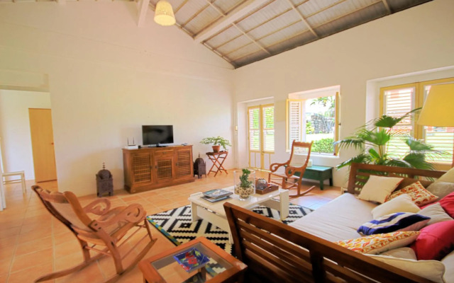 Villa with swimming pool and garden view MQSA20