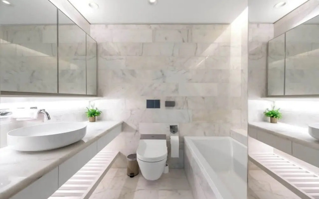 Chic Urban Stylish Condo in Downtown V