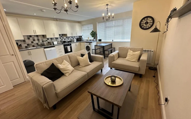 Charming 2-bed Apartment in Danbury, Essex