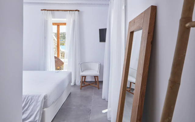 Mykonos Waves Beach House & Suites