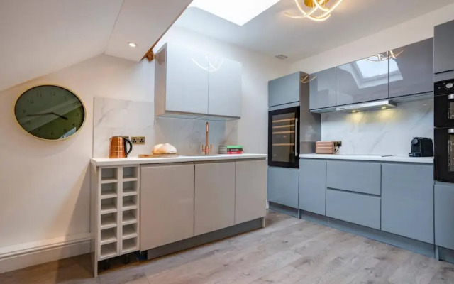 3 Bedroom - 2BR - Apartment - Central Windermere