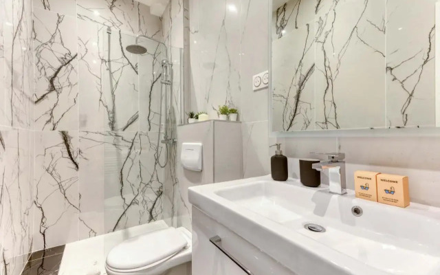 New Large Studio in the Heart of Paris 12