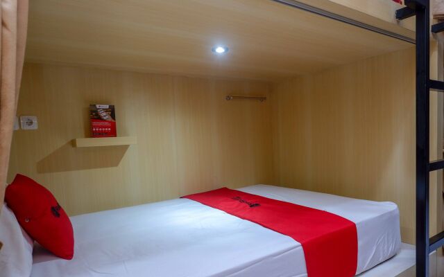 RedDoorz Hostel near Lawang Sewu Semarang