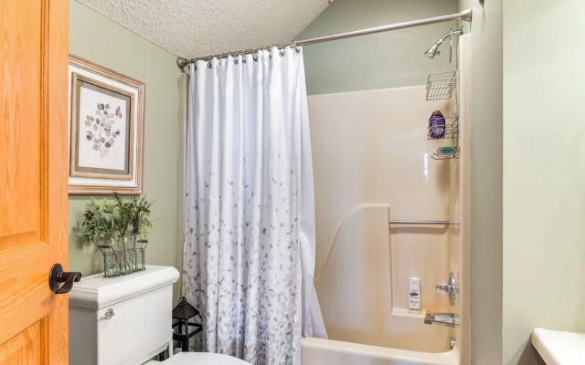 Galena Townhome w/ Deck & Golf Course View!