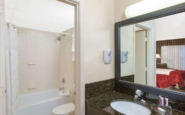 Ramada by Wyndham Midtown Grand Island