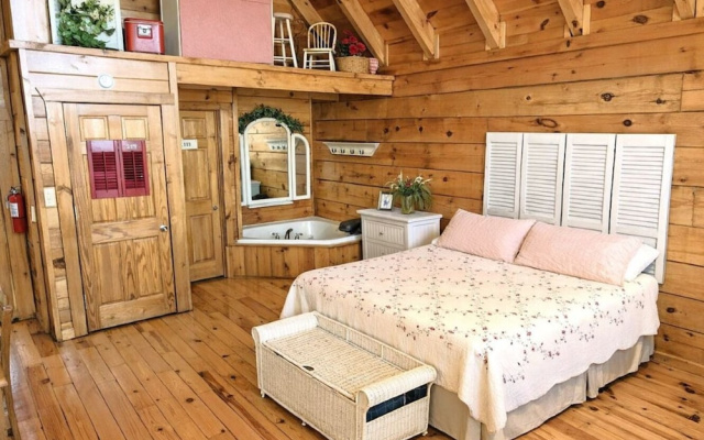 Adorable Shut'er Inn 1 Bedroom Cabin