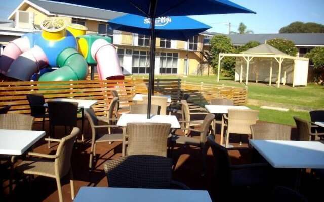 Christies Beach Hotel