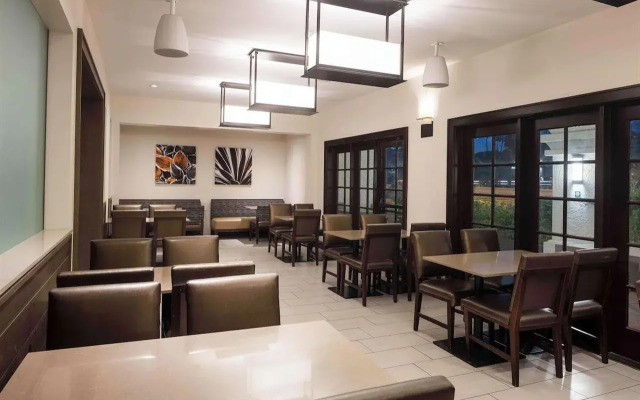 Embassy Suites by Hilton Palm Desert