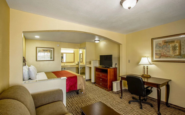 Super 8 by Wyndham Jackson MS Near the Fairgrounds