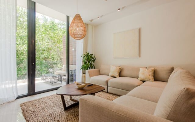 2 Bedroom Apartment Near the Beach