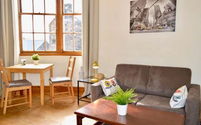 Sophisticated and Bright One Bed in Leith