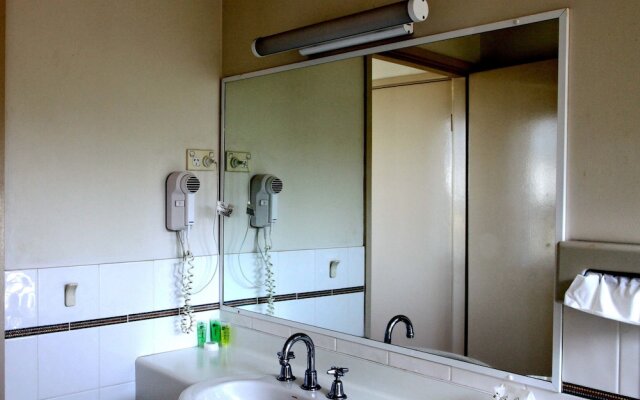 Best Western Travellers Motor Village