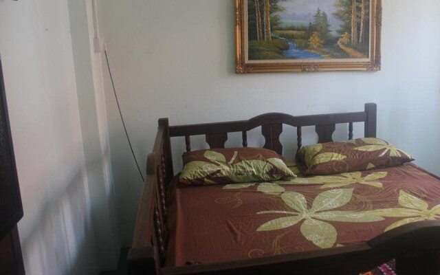 Raymond's Boutique Travelers Home - Hostel