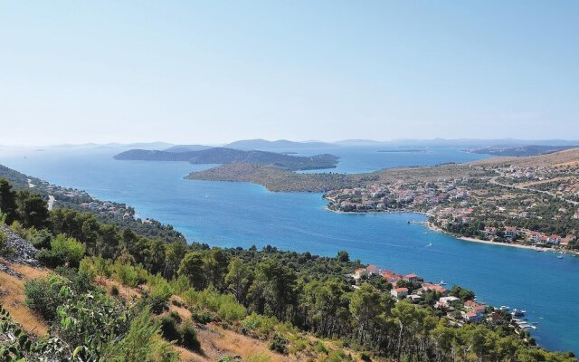 Nice Apartment in Grebastica With 1 Bedrooms and Wifi