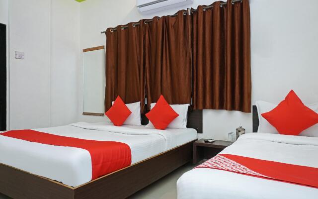 OYO 24551 Hotel Shirdi Sai Inn