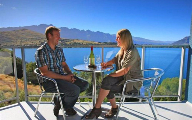 Spinnaker Bay Apartments