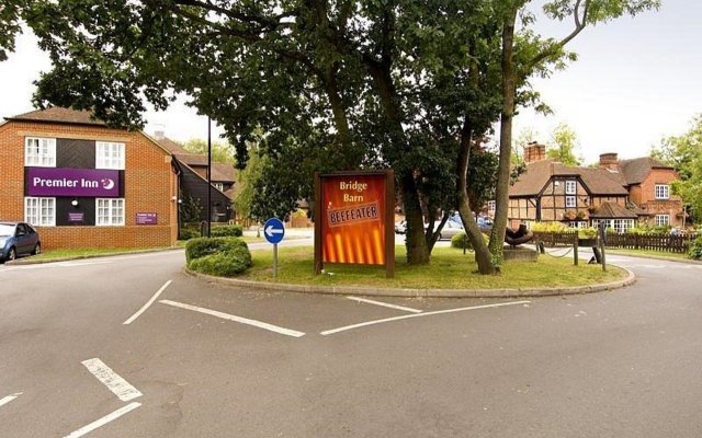 Premier Inn Woking West (A324)