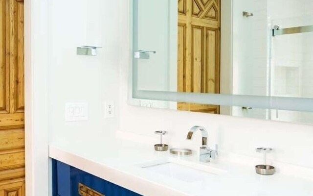 1309 Laurel Grove 3 Bedroom Home by RedAwning