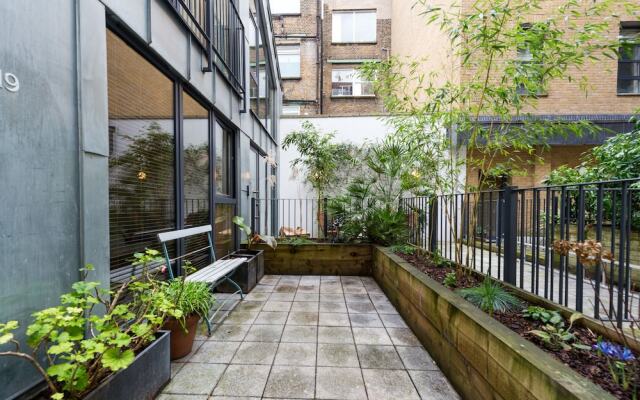 Charming Hackney Apartment with Garden
