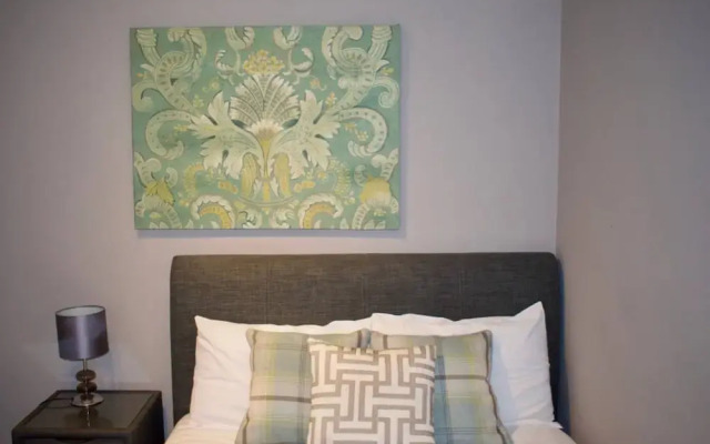 Historic 4 Bedroom Apartment in Dean Village, Edinburgh