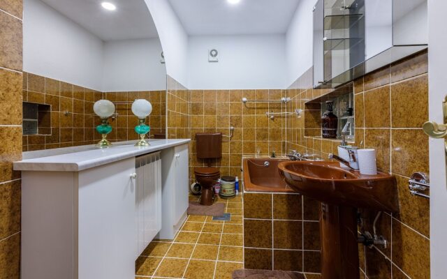 Apartments and Room ART