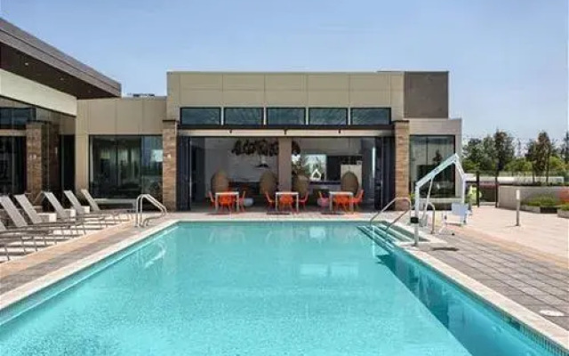 Hearth 219 Chic 1/1 in Santa Clara by RedAwning