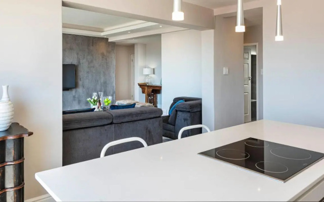 Bantry Bay - Stunning New 2 bed with ocean views