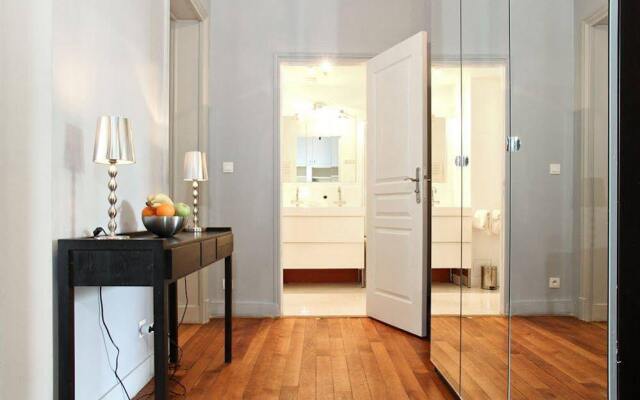 Private Apartments - Eiffel Tower - Champs de Mars