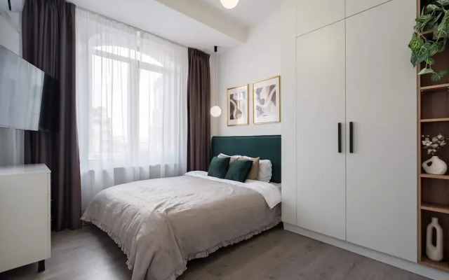 Gorgeous 2BR Condos Steps from Old Town