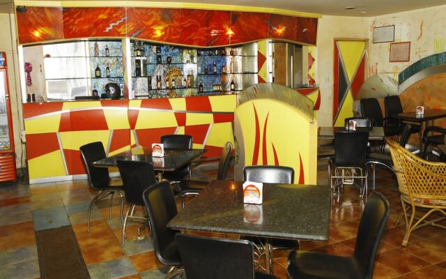 OYO 14406 Hotel Subashree