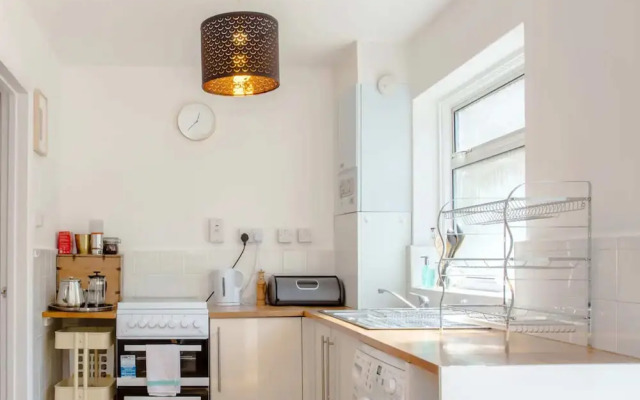 Stylish 4BD House With Private Garden - Stratford