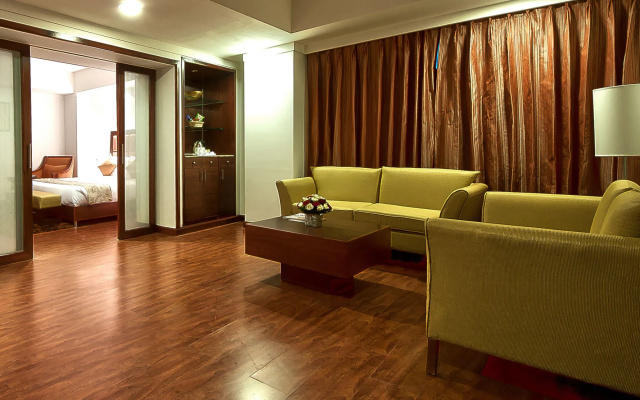 The Golden Plaza Hotel & Spa