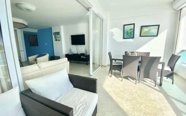 Marbella Towers gorgeous 3BR Apt , Beachfront