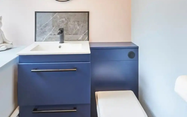 Host Stay Oliver s Den