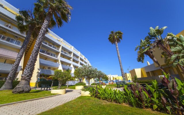 B11 - Condominio do Mar Apartment
