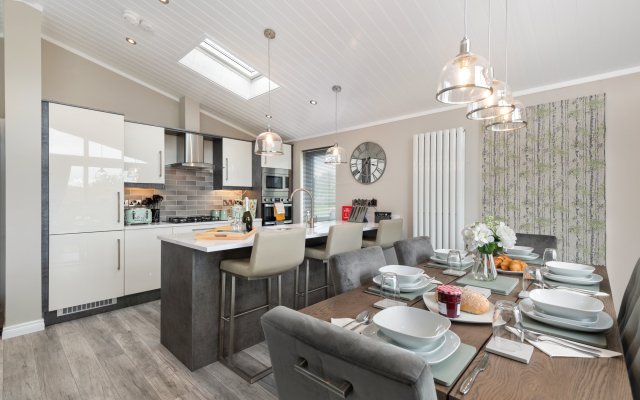 Trevelyn Lodge - Luxury Lodge Hot Tub Close to Beach