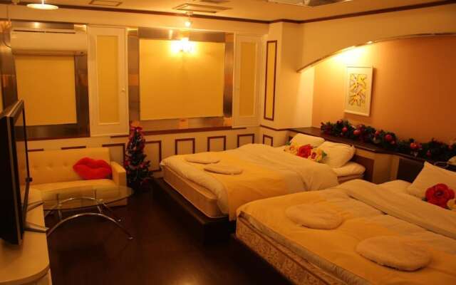 Hotel First Inn - Adults Only