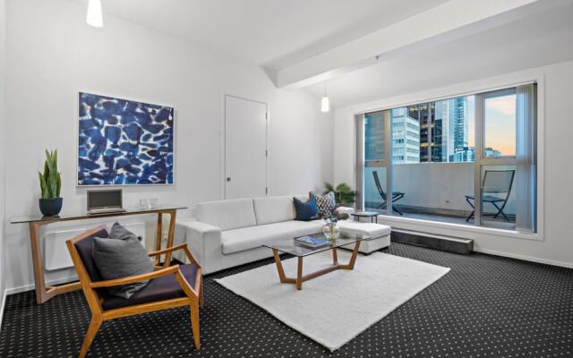 Chic & Spacious CBD Loft - 2 Beds & City