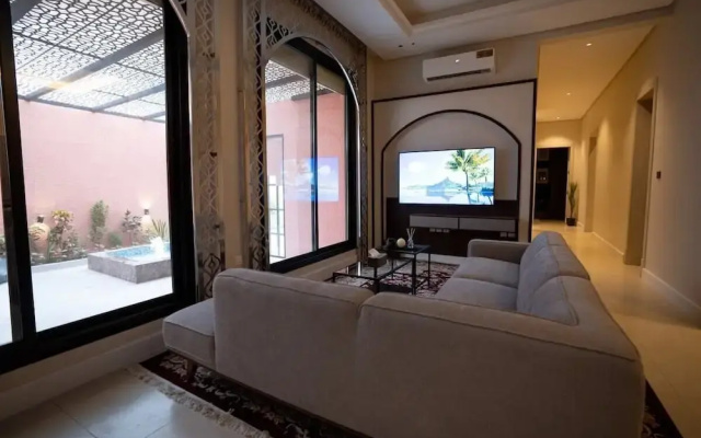 Three Bedroom Trendy Apartment in Qurtoba