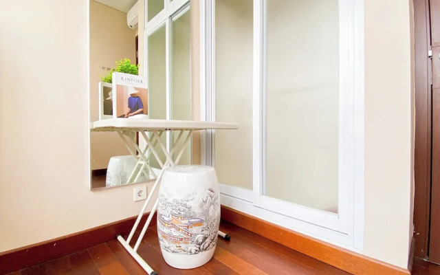 Modern Look 2Br At Lucky Tower Residence Apartment