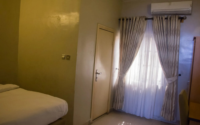 Triple Tee Hotel