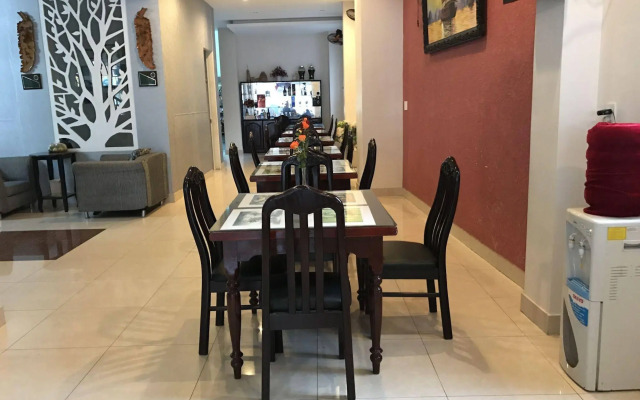 Golden Star Hotel