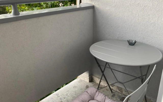 Tesla 8 Apartment