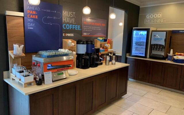 Holiday Inn Express St. Louis West - O'Fallon by IHG